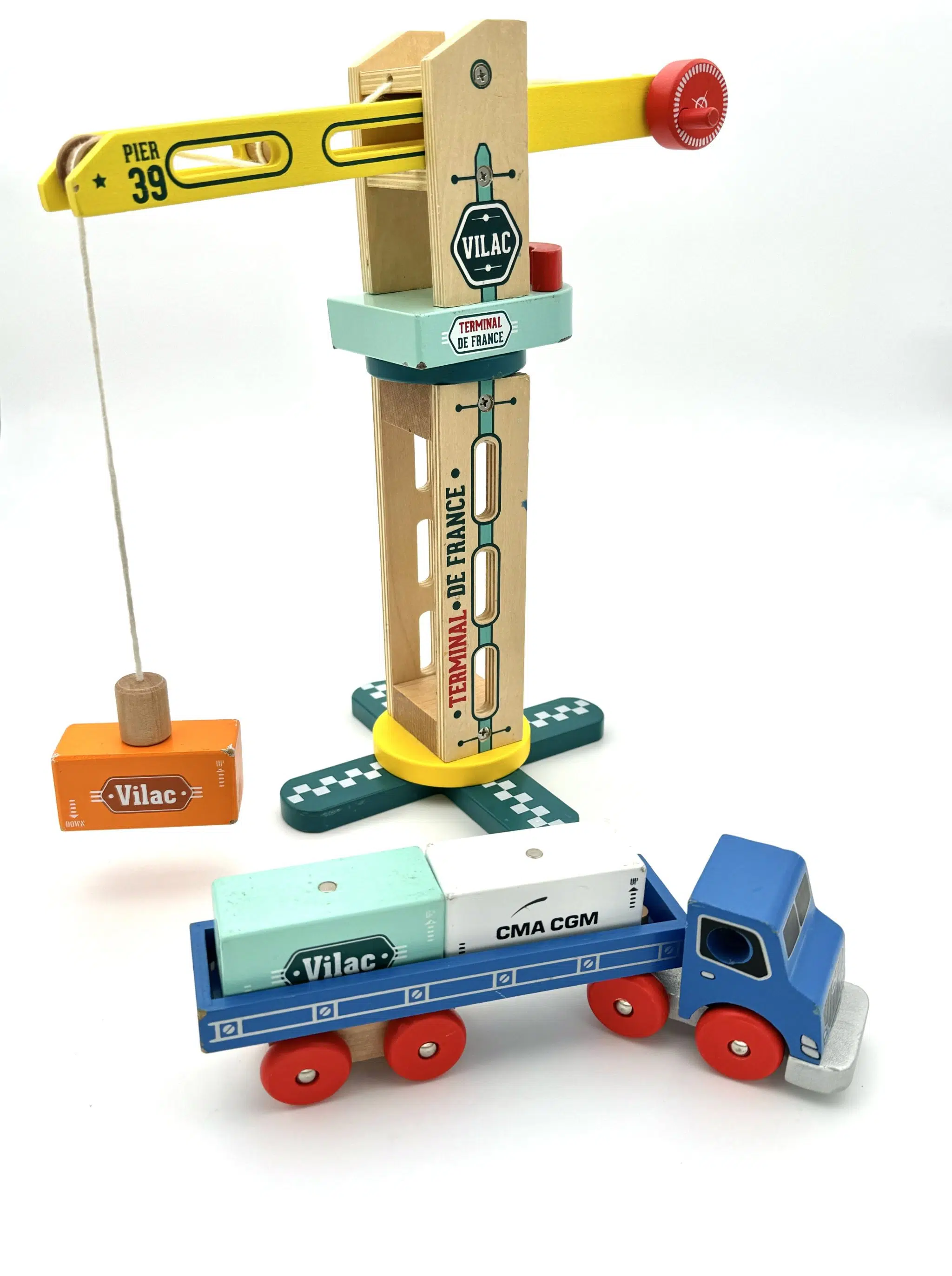 Grue de docker et camion porte contenaire